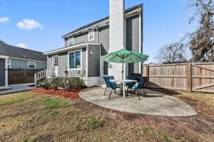 A Charleston Holiday at The Mossy Oak House