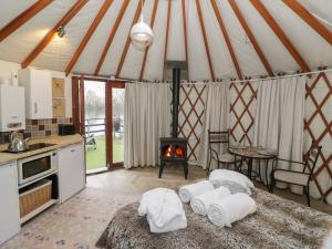 The Lakeside Yurt