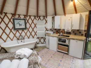 The Lakeside Yurt