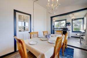 Fire Pit and River View Vintage Stay in Seaside!