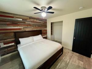 Perfect Location to Casino w King Beds