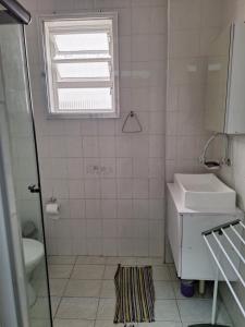 Apartamento confortavel e amplo Guilhermina PRAIA Grande 180 mts Praia