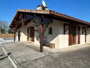 Maison familiale avec piscine chauffée - Virsac