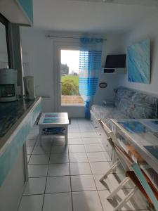 Appartements Vue sur mer 300m de la plage : photos des chambres