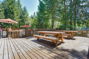 Marshalls Cabin in Rhododendron