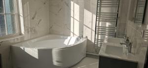 B&B / Chambres d'hotes Villa Castel Chambres d'hotes B&B : photos des chambres