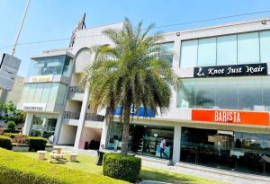 Cozy and Comfortable Stay At Vrindavan