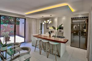 CasaDulce Zimbali- Exquisite 4 bedroom home with expansive yard and pool