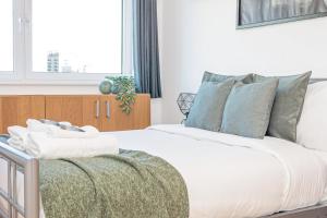 New listing 2BR with parking, 10min Woolwich St