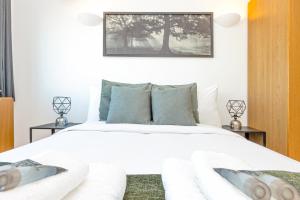 New listing 2BR with parking, 10min Woolwich St