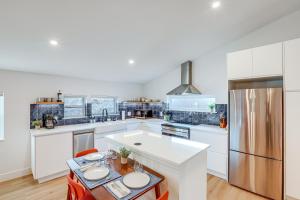 Less Than 1 Block to City Park New-Build Apt in Denver!