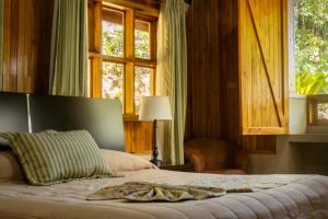 Los Pinos Cabins & Reserve