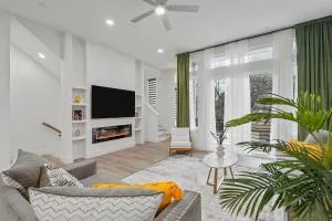 Pet-Friendly 2BR l Private Baths l Stylish Stay - Oldham