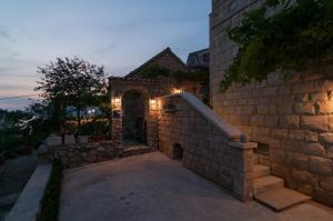 Große Ferienwohnung In Omiš Mit Privatem Balkon