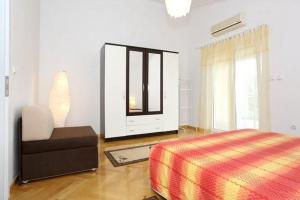 Ferienapartment Mit Balkon Für Fünf Personen