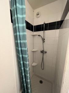 Appartements Residence Les Vagues - 059 - Appartement idealement situe a 50 m des plages Soulacaises MAE-4371 : photos des chambres