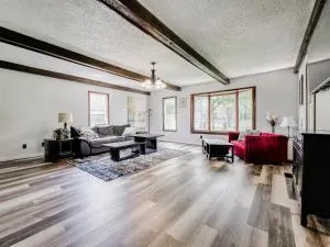 Charming Old Farmhouse, Spacious 2BR on 2Plus Acres - 布埃纳维斯塔