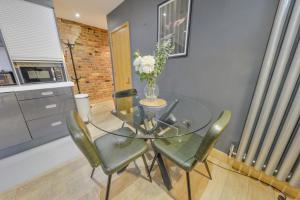 Central Two Bedroom Apartments St Albans By Central Stays Short Lets & Serviced Accommodation With Free Parking - 4