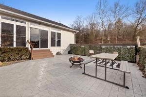 Adventure Awaits- Indoor pool & Pickle ball Court