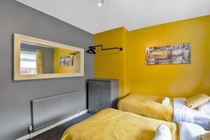 Church view,5-beds, 2 Bath, Near City Centre, Free Parking & EV pod