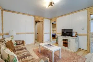 2 Mi to Dtwn Pet-Friendly Casper Apt! - 埃文斯维尔