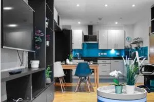 Walk to King's Hospital,Private Terrace,828 sq ft,Workspace - London