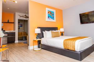 Queen Studio room in Oceanside Hotel and Suites