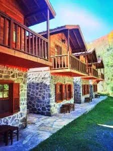 Mencuna Konaklari - Çınarlı