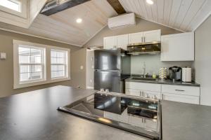 Pet-Friendly Cabin with Lake Access and Patio in Dent