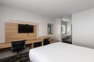 Standard Double Room room in Country Hearth Inn-Toccoa
