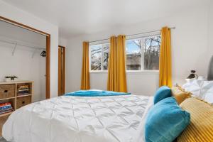 Urban Oasis with Cedar Hot Tub