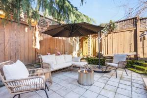 Urban Oasis with Cedar Hot Tub