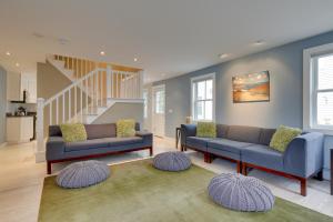 Walk to Beach Gem with Patio and BBQ in Provincetown