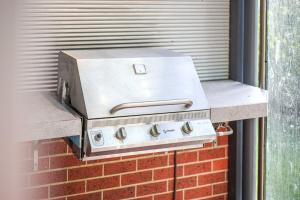StayAU Gorgeous 5BR Pet Friendly BBQ Home Geelong