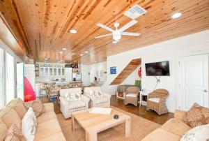 Bach Porch - Beach Gear Credit Included 2 Shared Heated Pools