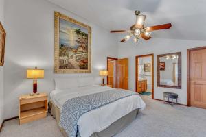 Handcrafted Tahoe Retreat Walk to Beach & Ski