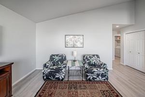 4-Bed Pet-Friendly Retreat - Grill & Playground!