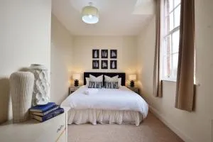 Chic-2 Bed-City Centre-Sleeps 4 - Free Parking - Callow