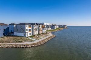 Charming Lake House Retreat in Rowlett