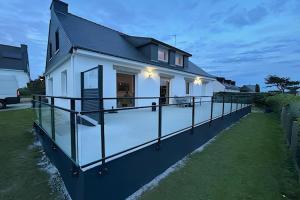 Maisons de vacances Holiday Home in France with Sea View Terrace : photos des chambres