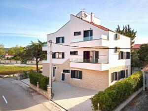 Apartments by the sea Turanj, Biograd - 23164