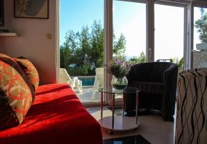 Seaside apartments with a swimming pool Pisak, Omis - 23884