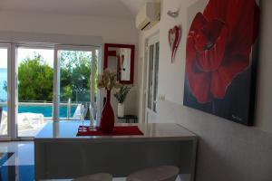 Seaside apartments with a swimming pool Pisak, Omis - 23884