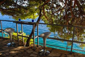 Apartments by the sea Pisak, Omis - 23886