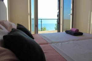 Apartments by the sea Pisak, Omis - 23886