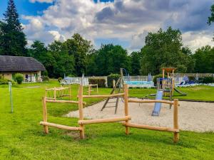 Maisons de vacances Chalet in Nedde near Historic Castle : photos des chambres