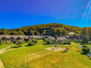 Maisons de vacances Chalet in Nedde near Historic Castle : photos des chambres
