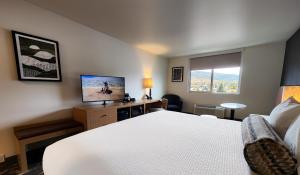 Deluxe King Studio room in Rayland Hotel