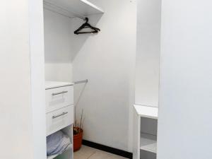 Suite vista al rio desde piso alto parking