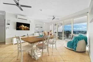 Harbour Haven Penthouse with Marina view, Balcony and BBQ - Larrakeyah